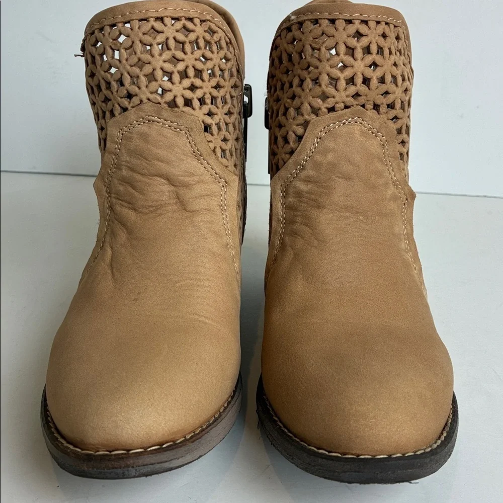 Circle G by Corral Q0002 Tan Shortie Ankle Boot Laser Cut Zipper US 6.5 Rodeo